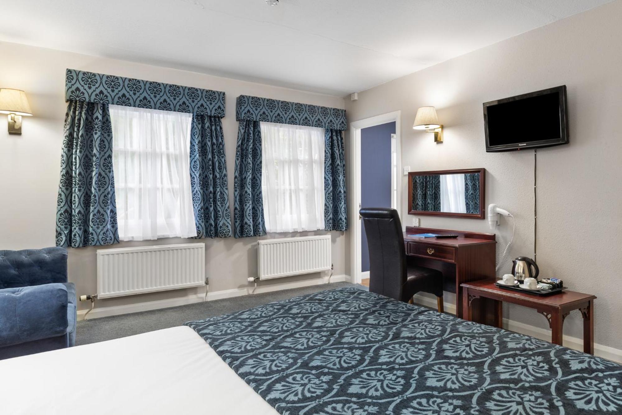 Mariners Hotel Haverfordwest Exterior photo