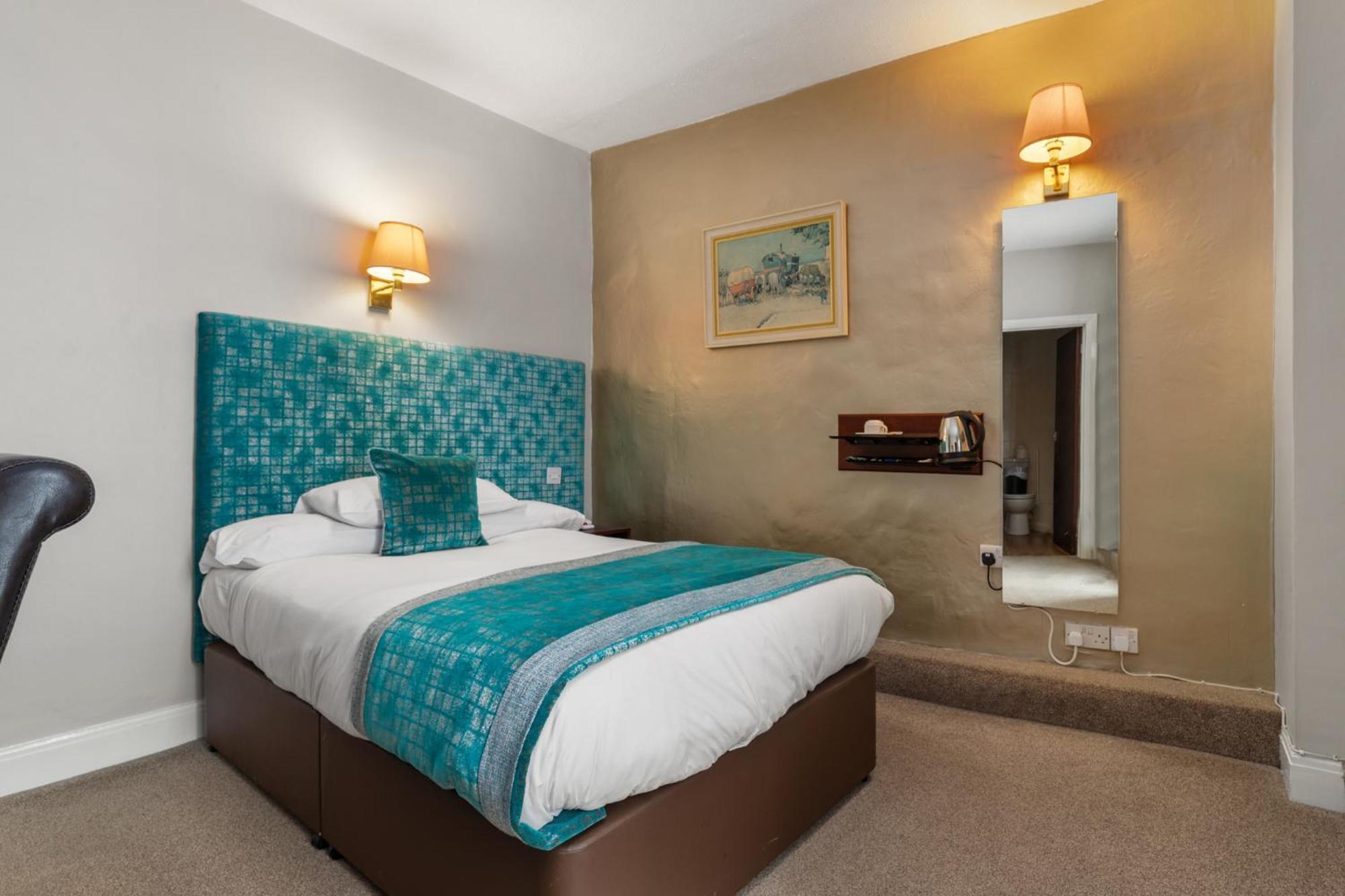 Mariners Hotel Haverfordwest Exterior photo